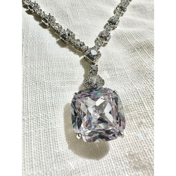 Stunning cushion cut cubic zirconia statement necklace - Picture 12 of 15